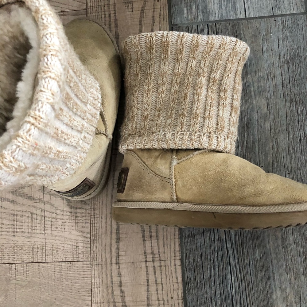 Gently worn Sherpa lined Boots.